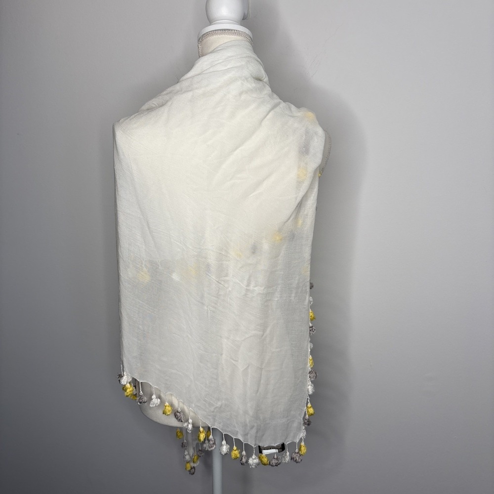 Banana Republic Square Scarf 42 x44 Tasseled Wrap Spring Layering Easter Church - Picture 3 of 5